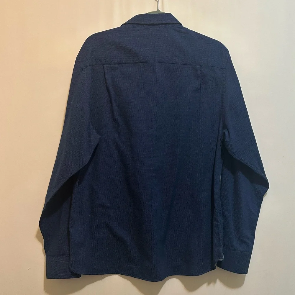 Van Heusen Never Tuck Classic Navy Button Down Shirt Size M - Picture 2 of 11